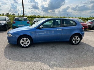 Usato 2007 Alfa Romeo 147 1.6 Benzin 105 CV (1.400 €)