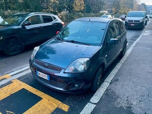 Usato 2008 Ford Fiesta 1.4 Diesel 90 CV (3.200 €)