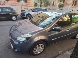 Usato 2010 Renault Clio Benzin (4.100 €)