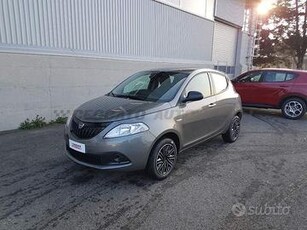 Lancia Ypsilon 1.0 firefly hybrid Oro s&s 70cv