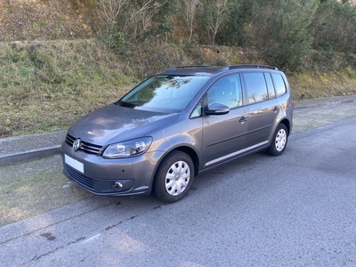 Financiamos 100% VW Touran 1.6TDI 105cv