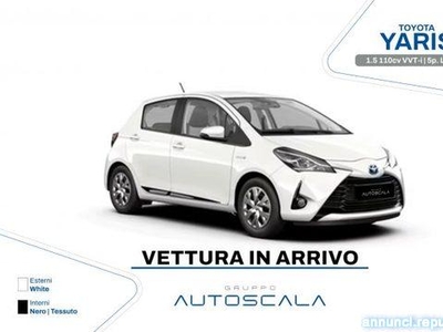 Toyota Yaris 1.5 110cv VVT-i 5 porte Lounge Pozzuoli