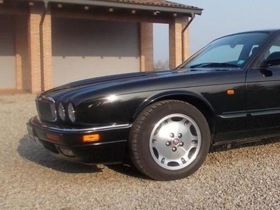 Jaguar XJ 3.2