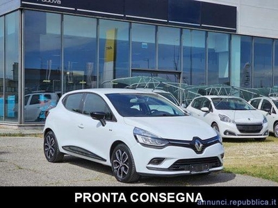 Renault Clio TCe 12V 90 CV 5 porte Moschino Intens Limena