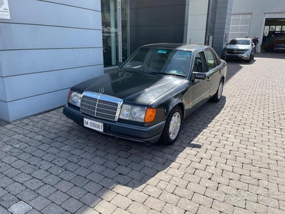 Usato 1989 Mercedes E200 2.0 Benzin (3.990 €)