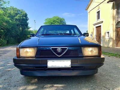 Usato 1990 Alfa Romeo 75 2.0 Benzin 148 CV (17.500 €)