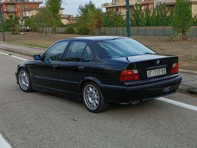 Usato 1991 BMW 325 2.5 Benzin 192 CV (13.000 €)