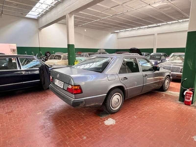 Usato 1992 Mercedes E200 2.0 Benzin 122 CV (5.200 €)