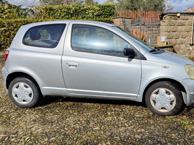 Usato 2000 Toyota Yaris 1.0 Benzin (1.450 €)