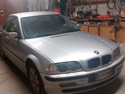 Usato 2001 BMW 325 2.5 Benzin 192 CV (7.500 €)