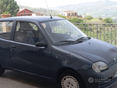 Usato 2001 Fiat 600 Benzin (1.200 €)