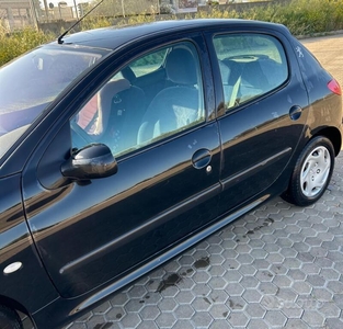 Usato 2001 Peugeot 206 1.4 Benzin 75 CV (600 €)