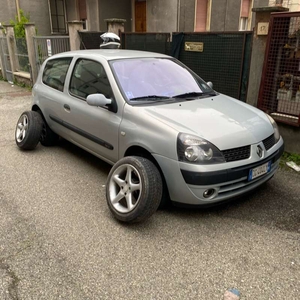 Usato 2001 Renault Clio II 1.1 Benzin 75 CV (1.800 €)