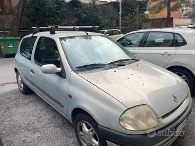 Usato 2001 Renault Clio II 1.1 Benzin 75 CV (800 €)