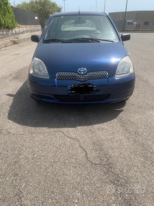 Usato 2001 Toyota Yaris 1.0 Benzin 68 CV (360.000 €)