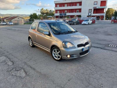 Usato 2001 Toyota Yaris 1.5 Benzin 106 CV (3.200 €)