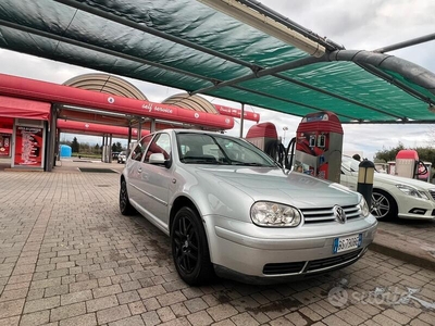 Usato 2001 VW Golf IV 1.6 Benzin 105 CV (1.700 €)