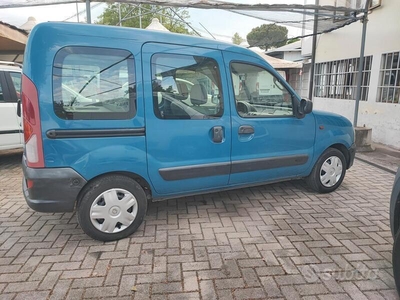 Usato 2002 Renault Kangoo 1.1 Benzin 75 CV (2.290 €)