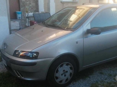 Usato 2003 Fiat Punto 1.2 Benzin 80 CV (2.500 €)