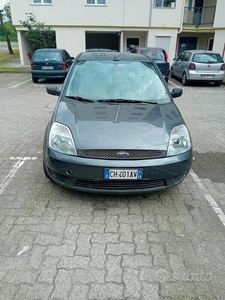 Usato 2003 Ford Fiesta 1.2 Benzin 75 CV (1.600 €)