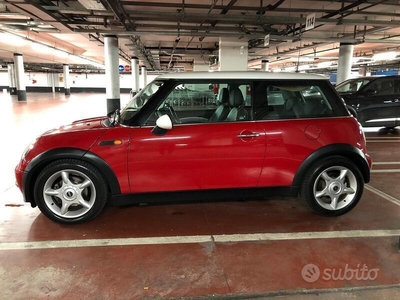 Usato 2003 Mini Cooper 1.6 Benzin 116 CV (4.500 €)