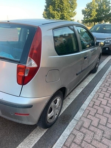 Usato 2004 Fiat Punto 1.2 Benzin 80 CV (1.500 €)