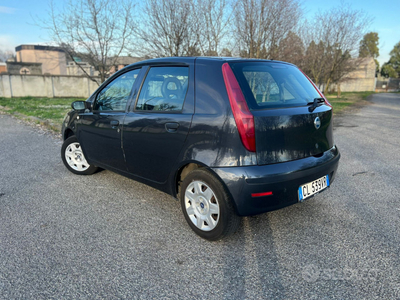 Usato 2004 Fiat Punto 1.2 Benzin 80 CV (1.800 €)