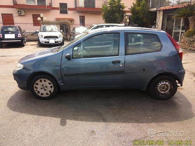 Usato 2004 Fiat Punto 1.2 Diesel 69 CV (699 €)