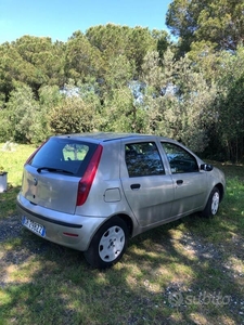 Usato 2004 Fiat Punto Benzin (2.200 €)