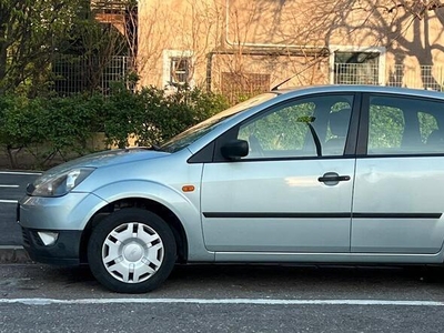 Usato 2004 Ford Fiesta 1.2 Benzin 75 CV (2.800 €)