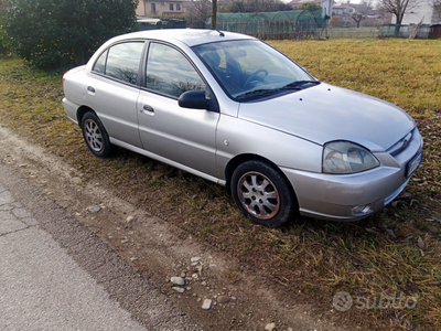 Usato 2004 Kia Rio Benzin (700 €)