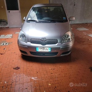 Usato 2004 Toyota Yaris 1.0 Benzin 68 CV (3.750 €)