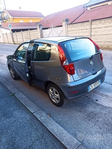 Usato 2005 Fiat Punto Benzin (2.500 €)