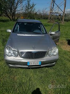 Usato 2005 Mercedes C220 Benzin (2.500 €)