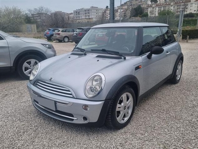 Usato 2005 Mini ONE 1.6 Benzin 90 CV (4.490 €)