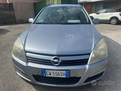 Usato 2005 Opel Astra 1.7 Benzin 101 CV (1.950 €)