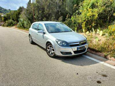 Usato 2005 Opel Astra Diesel (1.200 €)