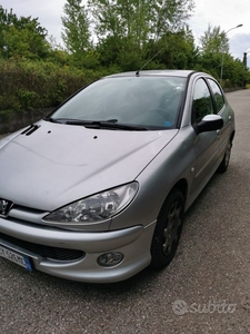 Usato 2005 Peugeot 206 1.4 Benzin 68 CV (1.900 €)