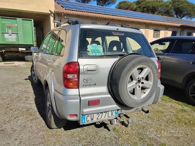 Usato 2005 Toyota RAV4 2.0 Diesel 116 CV (2.700 €)