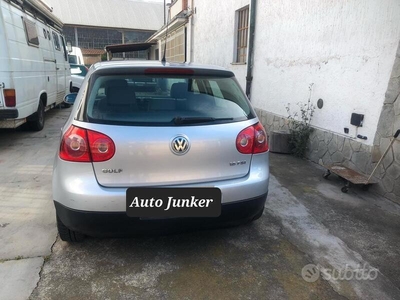 Usato 2005 VW Golf V 1.6 Benzin 116 CV (3.900 €)