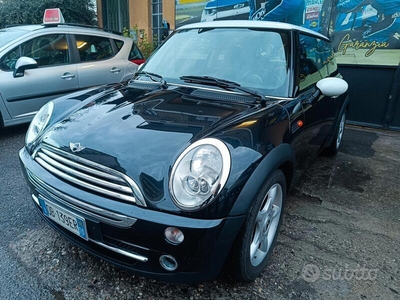 Usato 2006 Mini Cooper 1.6 Benzin 116 CV (3.500 €)