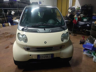 Usato 2006 Smart ForTwo Coupé 0.7 Benzin 61 CV (2.500 €)