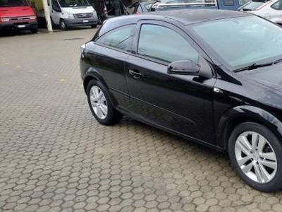 Usato 2007 Opel Astra GTC 1.4 Benzin 90 CV (2.700 €)