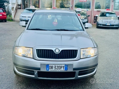 Usato 2008 Skoda Superb 2.0 Diesel 140 CV (3.500 €)