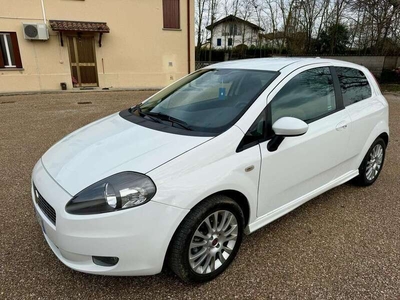 Usato 2009 Fiat Grande Punto 1.4 Benzin 77 CV (4.100 €)