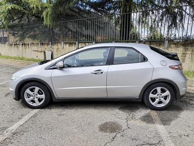 Usato 2009 Honda Civic 1.3 Benzin 99 CV (5.900 €)