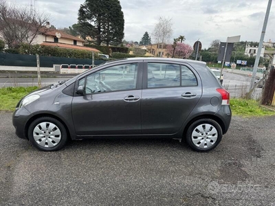 Usato 2009 Toyota Yaris 1.3 Benzin 100 CV (4.700 €)