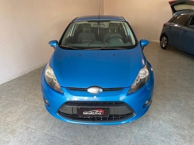 Usato 2010 Ford Fiesta 1.2 Benzin 60 CV (3.800 €)