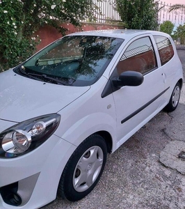 Usato 2010 Renault Twingo 1.1 Benzin 75 CV (3.800 €)