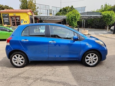 Usato 2010 Toyota Yaris 1.3 Benzin 100 CV (3.200 €)